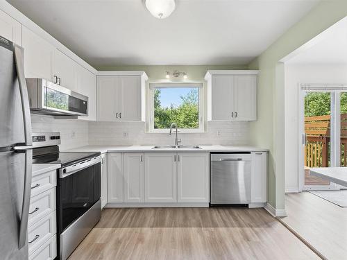 49 Albany Terrace, Cole Harbour, NS - Indoor Photo Showing Kitchen With Stainless Steel Kitchen With Double Sink With Upgraded Kitchen