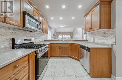 93 Lynch Circle, Guelph, ON - Indoor Photo Showing Kitchen