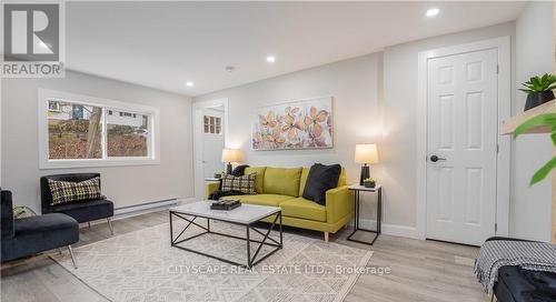 14 Mount Elgin Street, Brant, ON - Indoor Photo Showing Living Room