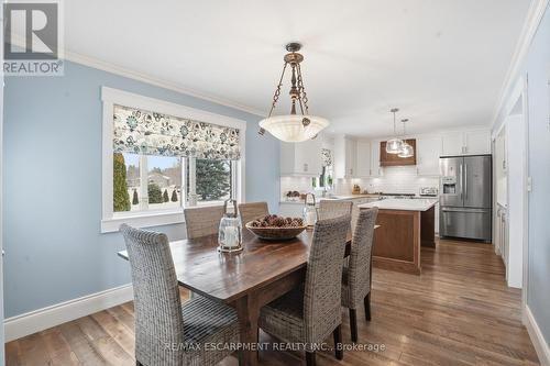 25 Brian Drive, Brant, ON - Indoor Photo Showing Dining Room