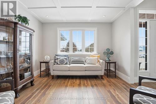 25 Brian Drive, Brant, ON - Indoor Photo Showing Living Room