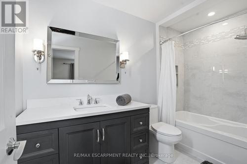 25 Brian Drive, Brant, ON - Indoor Photo Showing Bathroom