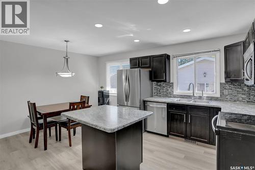 87 Hastings Crescent, Regina, SK - Indoor Photo Showing Kitchen