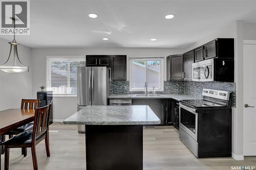 87 Hastings Crescent, Regina, SK - Indoor Photo Showing Kitchen With Double Sink With Upgraded Kitchen