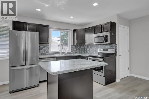 87 Hastings Crescent, Regina, SK - Indoor Photo Showing Kitchen With Upgraded Kitchen