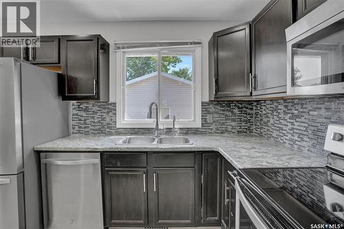 87 Hastings Crescent, Regina, SK - Indoor Photo Showing Kitchen With Double Sink With Upgraded Kitchen