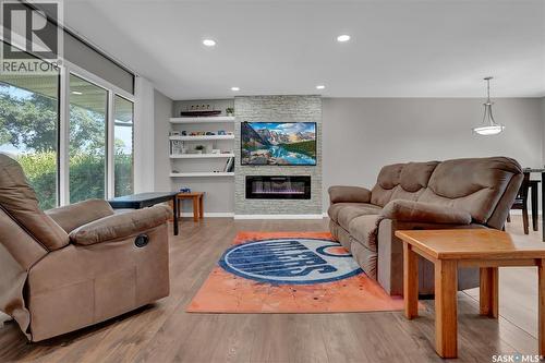 87 Hastings Crescent, Regina, SK - Indoor Photo Showing Living Room With Fireplace