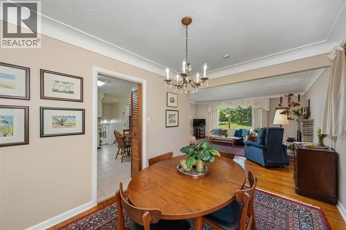 1732 Rutherglen Close, Sarnia, ON - Indoor Photo Showing Dining Room