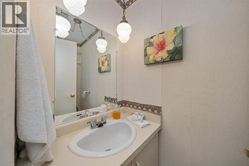 1732 Rutherglen Close, Sarnia, ON - Indoor Photo Showing Bathroom