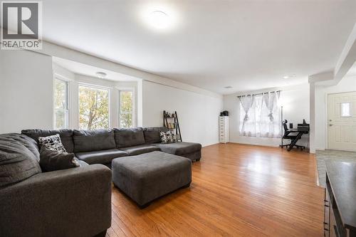 260 Mitton Street South, Sarnia, ON - Indoor Photo Showing Living Room