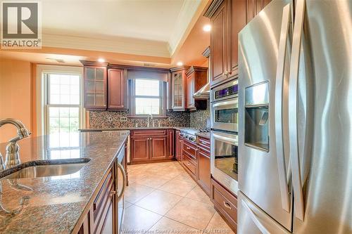 252 Dalhousie Unit# 401, Amherstburg, ON - Indoor Photo Showing Kitchen With Upgraded Kitchen