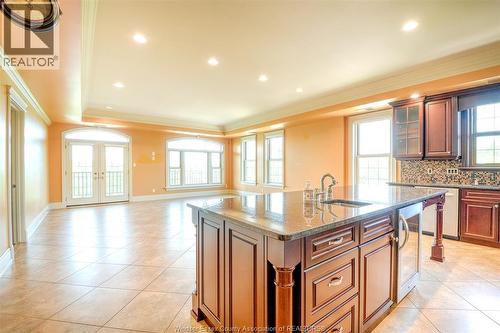 252 Dalhousie Unit# 401, Amherstburg, ON - Indoor Photo Showing Kitchen
