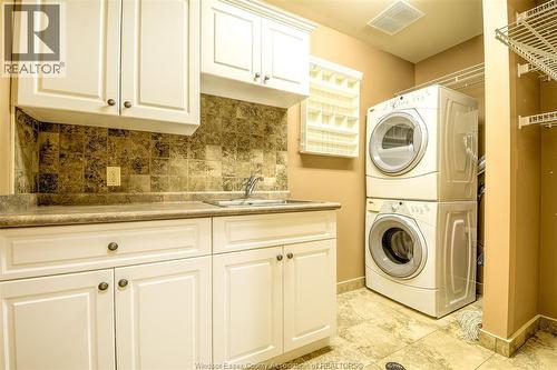 252 Dalhousie Unit# 401, Amherstburg, ON - Indoor Photo Showing Laundry Room