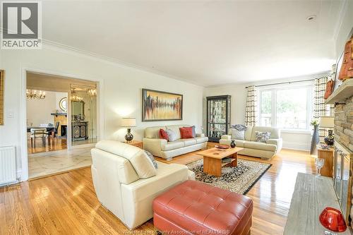 777 Front Road North, Amherstburg, ON - Indoor Photo Showing Living Room