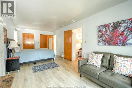777 Front Road North, Amherstburg, ON - Indoor Photo Showing Living Room