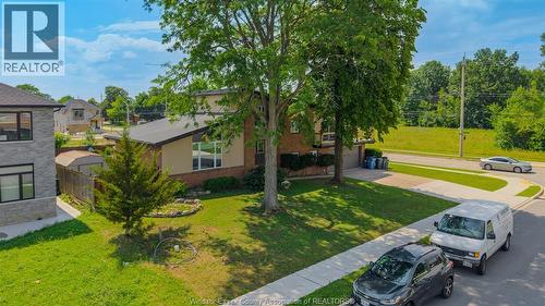 2405 Roxborough Boulevard, Windsor, ON - Outdoor