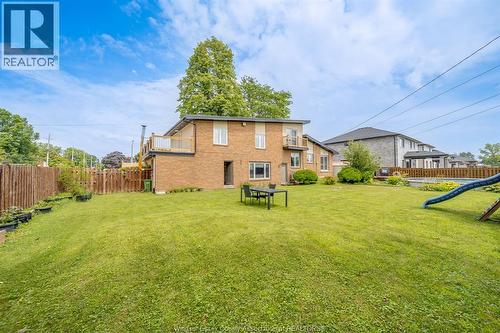 2405 Roxborough Boulevard, Windsor, ON - Outdoor