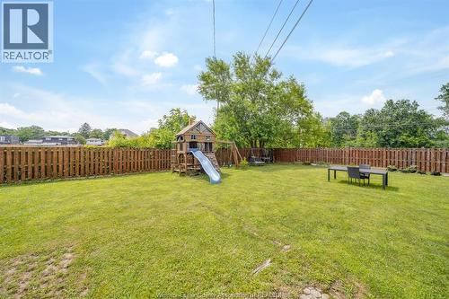 2405 Roxborough Boulevard, Windsor, ON - Outdoor