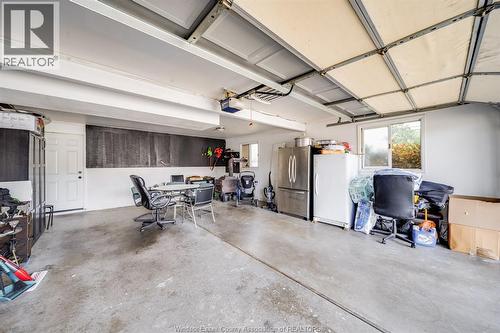2405 Roxborough Boulevard, Windsor, ON - Indoor Photo Showing Garage