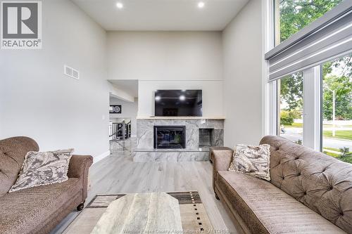 2405 Roxborough Boulevard, Windsor, ON - Indoor Photo Showing Living Room With Fireplace