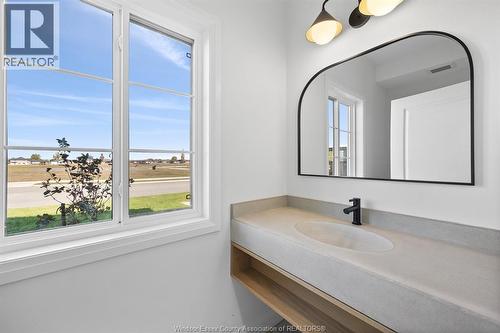 111 Erie Isle Court, Amherstburg, ON - Indoor Photo Showing Bathroom