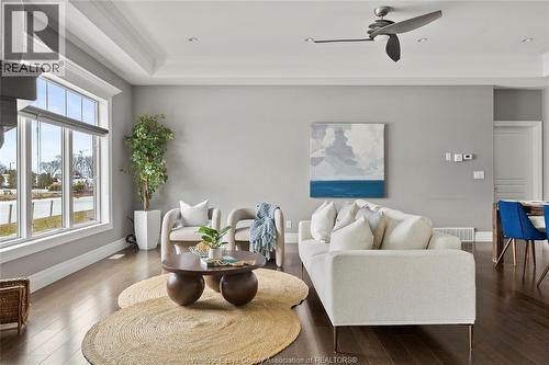 33 Montego Bay Crescent, Kingsville, ON - Indoor Photo Showing Living Room