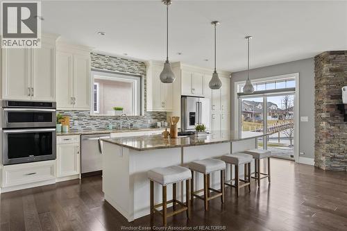 33 Montego Bay Crescent, Kingsville, ON - Indoor Photo Showing Kitchen With Upgraded Kitchen
