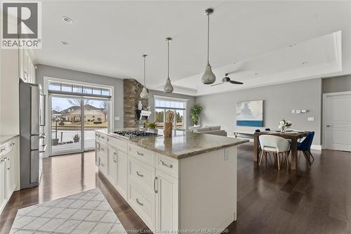 33 Montego Bay Crescent, Kingsville, ON - Indoor Photo Showing Kitchen With Upgraded Kitchen