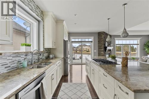 33 Montego Bay Crescent, Kingsville, ON - Indoor Photo Showing Kitchen With Double Sink With Upgraded Kitchen
