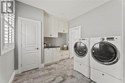33 Montego Bay Crescent, Kingsville, ON - Indoor Photo Showing Laundry Room