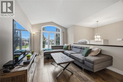 313 Citation Circle, St Clair, ON - Indoor Photo Showing Living Room