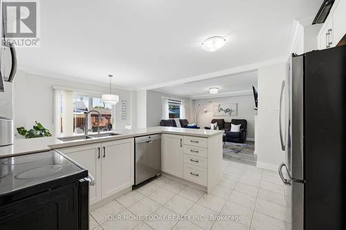 19 Mcnally Street, Halton Hills, ON - Indoor Photo Showing Kitchen