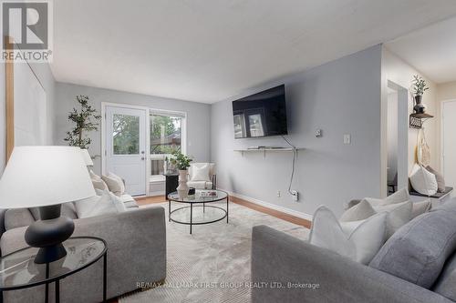 45 - 1300 Oxford Street, Oshawa, ON - Indoor Photo Showing Living Room