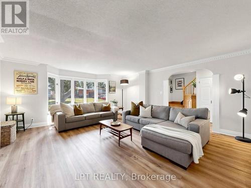 70 ROBERTS CRESCENT  Brampton, ON L6W 1G8