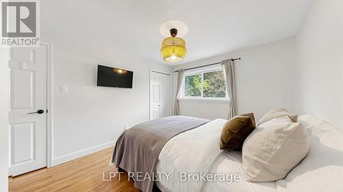 70 Roberts Crescent, Brampton, ON - Indoor Photo Showing Bedroom