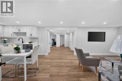 101 Loyalist Drive, Hamilton, ON - Indoor Photo Showing Dining Room