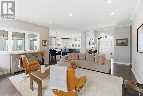 18132 St. Laurent Boulevard, South Glengarry, ON - Indoor Photo Showing Living Room