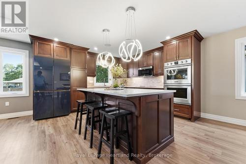 250 Wellington Street, North Huron (Blyth), ON - Indoor Photo Showing Kitchen With Upgraded Kitchen