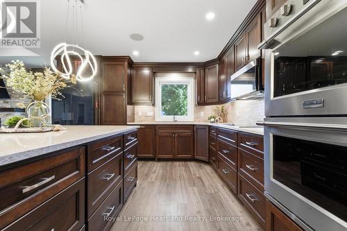 250 Wellington Street, North Huron (Blyth), ON - Indoor Photo Showing Kitchen With Upgraded Kitchen