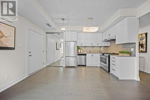1 - 670 Atwater Avenue, Mississauga, ON - Indoor Photo Showing Kitchen With Upgraded Kitchen