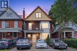 105 ROSEMONT Avenue Hamilton, ON L8L 1M6