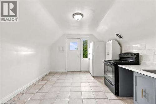 105 Rosemont Avenue, Hamilton, ON - Indoor Photo Showing Kitchen