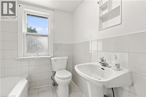 105 Rosemont Avenue, Hamilton, ON - Indoor Photo Showing Bathroom