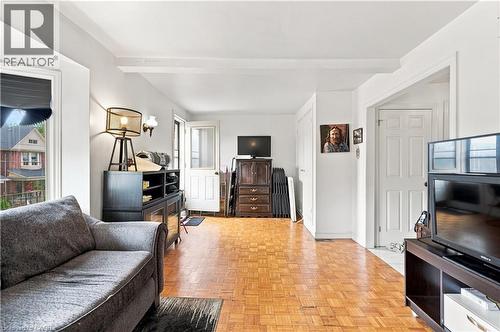 105 Rosemont Avenue, Hamilton, ON - Indoor Photo Showing Living Room