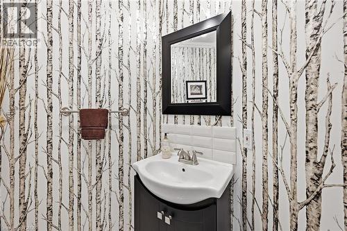 74 Liam Drive, Ancaster, ON - Indoor Photo Showing Bathroom