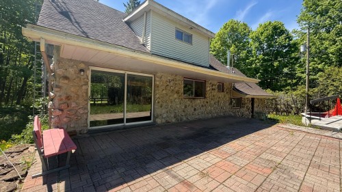 Face arrière - 457 Ch. Moore, Hemmingford - Canton, QC - Outdoor With Deck Patio Veranda