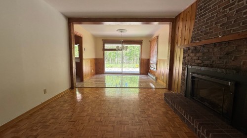 Salon - 457 Ch. Moore, Hemmingford - Canton, QC - Indoor Photo Showing Other Room With Fireplace