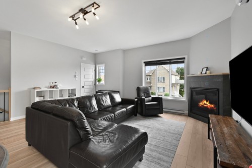 Living Room - B-14 Rue Dumouchel, Mercier, QC - Indoor Photo Showing Living Room With Fireplace