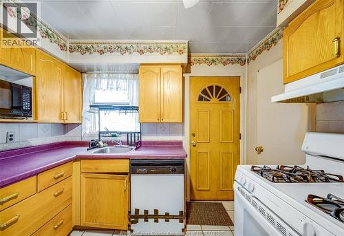 879 Felix Avenue, Windsor, ON - Indoor Photo Showing Kitchen