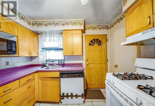 879 Felix Avenue, Windsor, ON - Indoor Photo Showing Kitchen